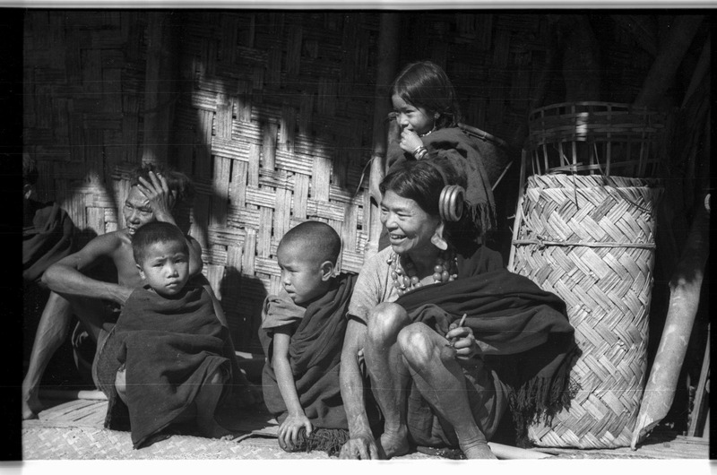 Ao woman with heavy brass hair decoration and crystal earrings - 