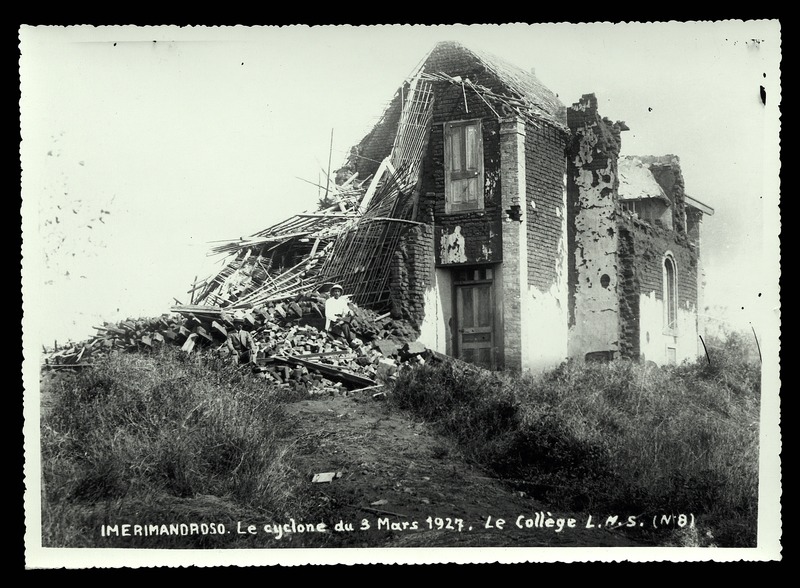 'Imerimandroso, le cyclone du 3 Mars 1927. Le Collège L.M.S. (No. 8)' - 
