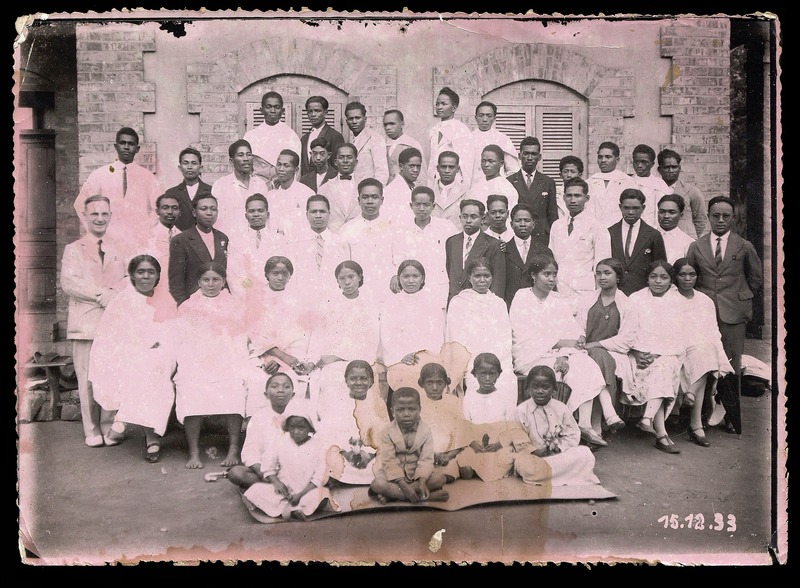 Group photograph in front of the London Missionary Society College, 15 December 1933 - 