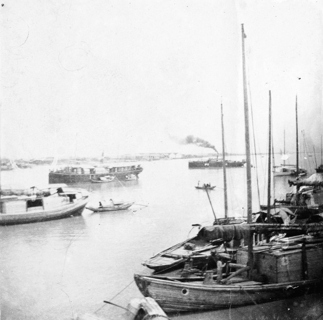 Photograph, boats on river [Min River, Foochow (Fuzhou), China]