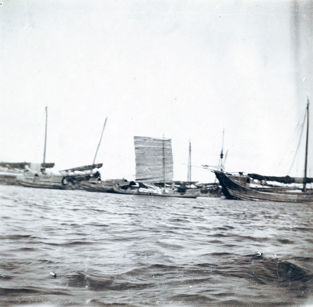 Photograph, boats on river [Min River, Foochow (Fuzhou), China]