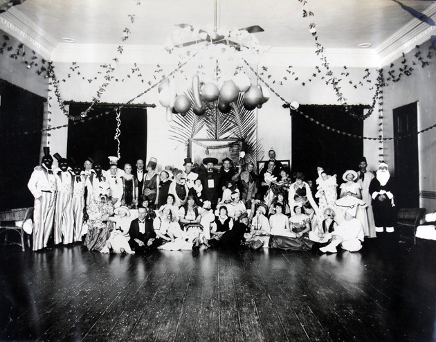 Photograph, group portrait in fancy dress