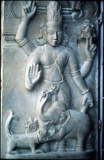 Sculpture of avatÄra of Viá¹£á¹‡u on pillars of the sabhÄmaá¹‡á¸apa in the precincts of Raá¹…gajÄ« temple